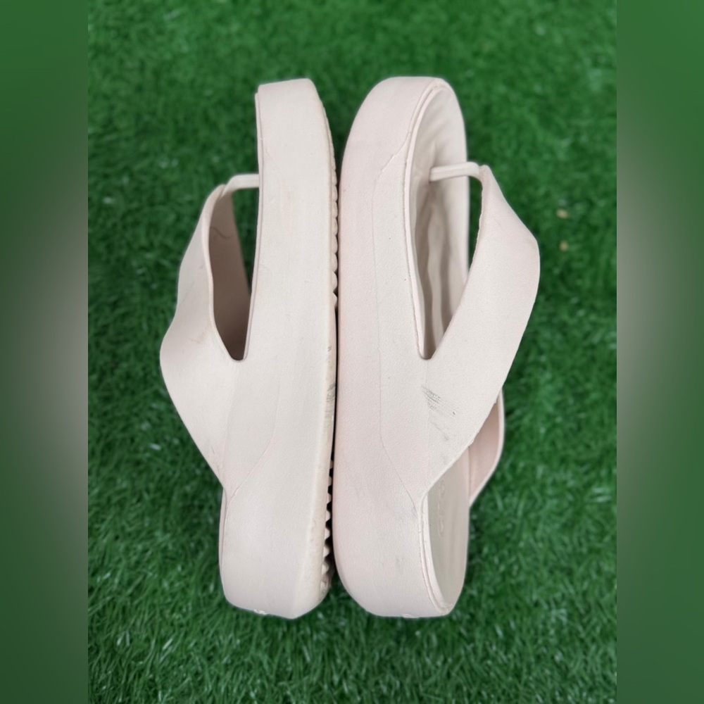 Crocs Women's White Mid-Platform Sandals Size 6 - Picture 4 of 8
